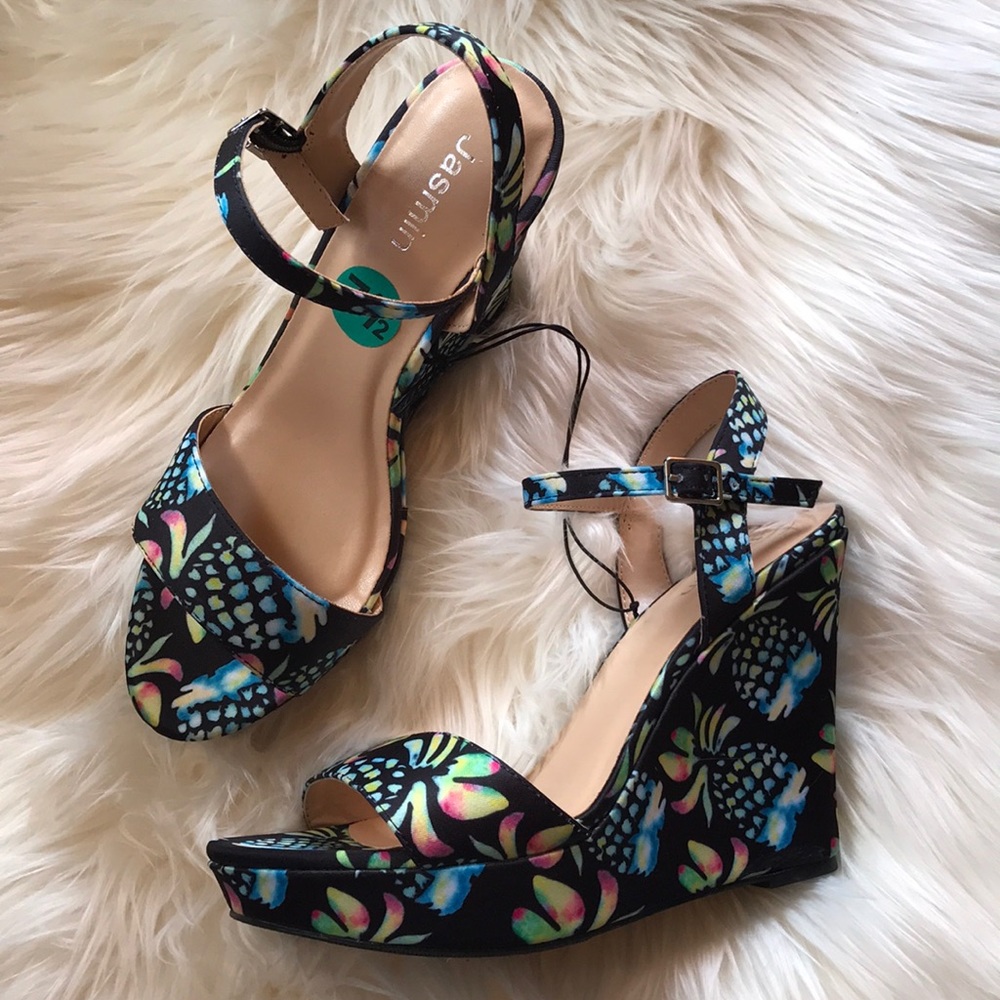 NWOB Jasmin tropical wedges size 7.5